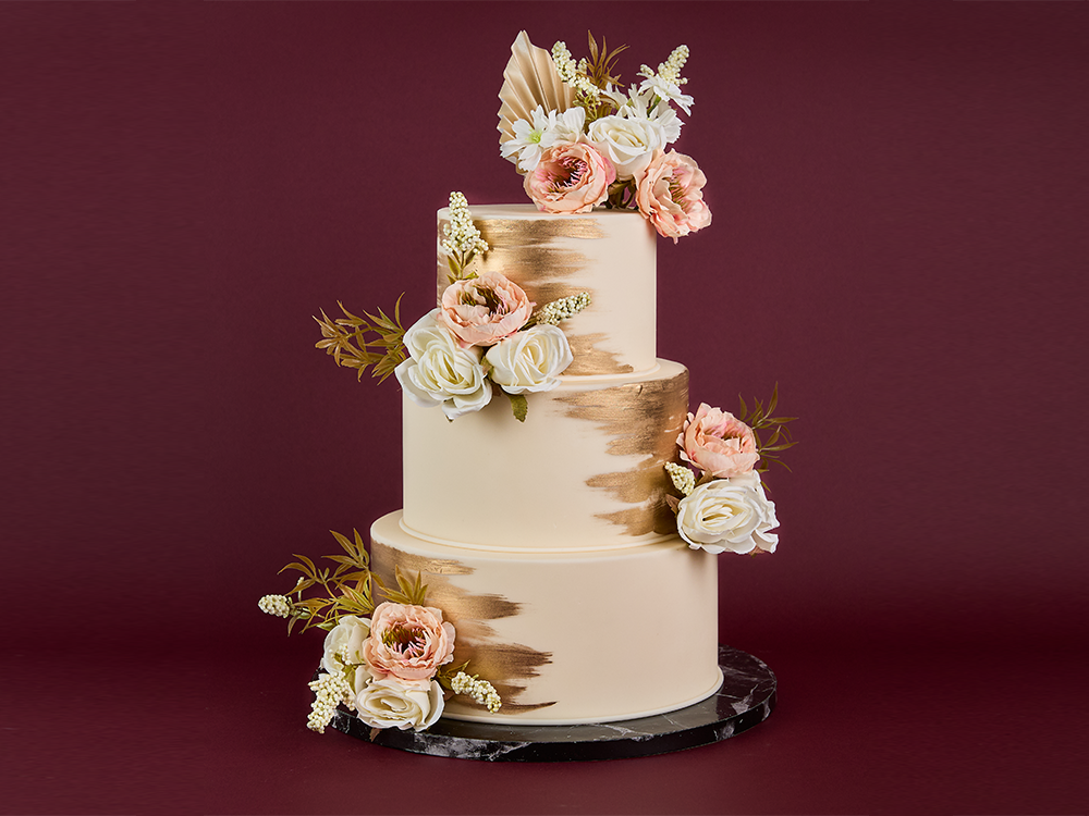 Cziniel virágos esküvői torta
